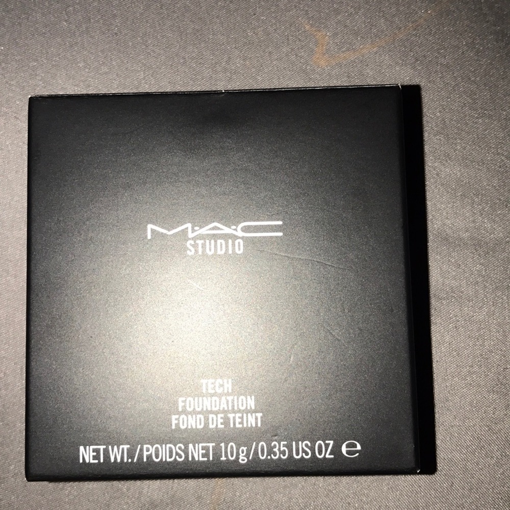 MAC STUDIO FOUNDATION (NW20)